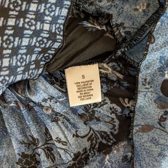 DRESS BARN Women's Accordion Crinkle Blouse Size S Blue & Black NWOT - Picture 7 of 7